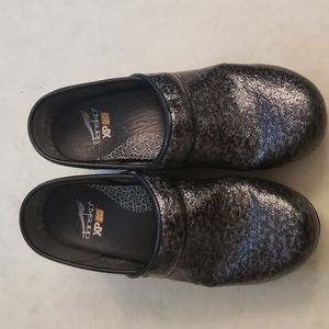 Dansko XP 2.0 size 36
